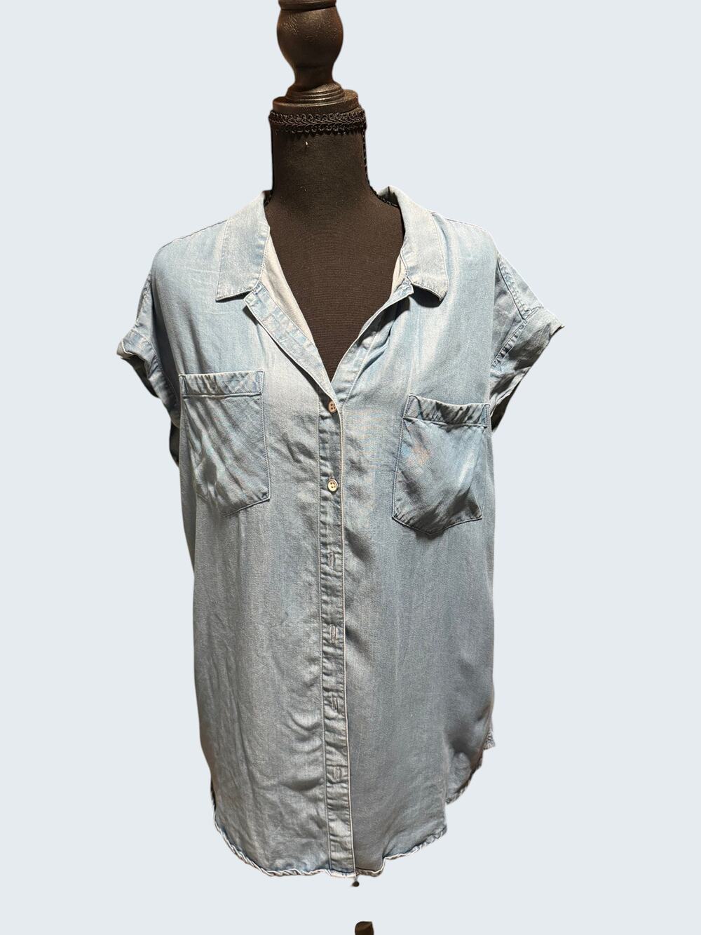 JACHS Girlfriend Chambray Button-Down Shirt | Light Wash Tencel Top | Size L